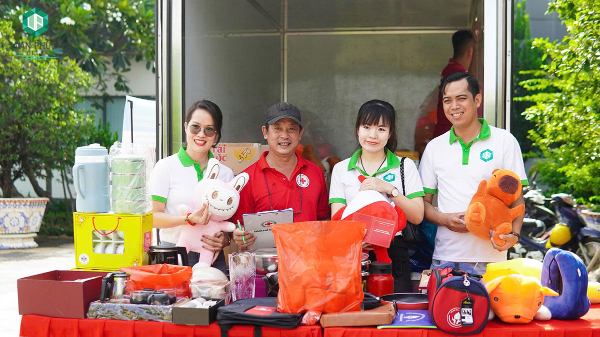 Nghĩa cử cao đẹp ở ngày hội hiến máu nhân đạo tại Van Phuc City