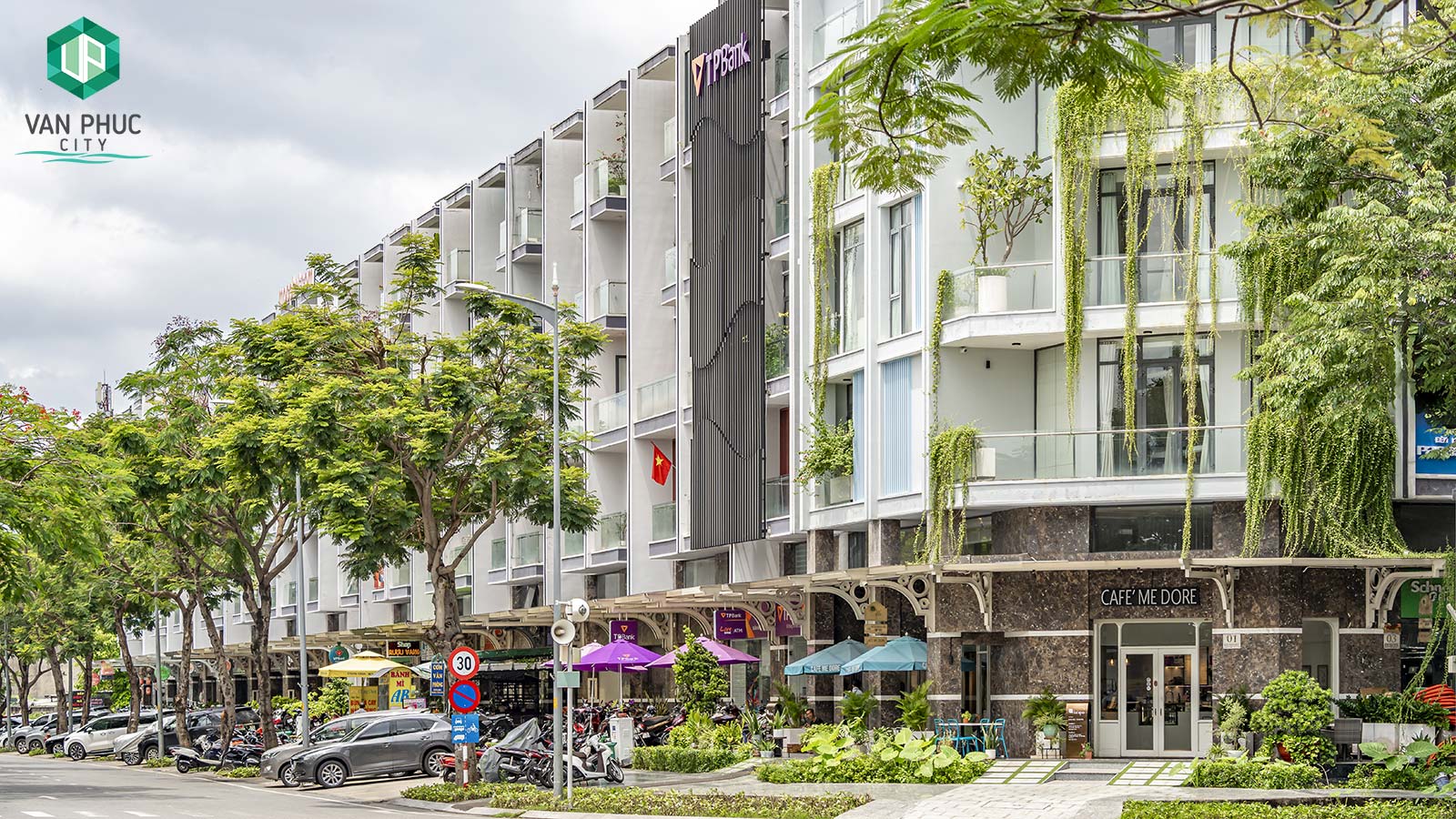 Kênh sông trăng tại Van Phuc City