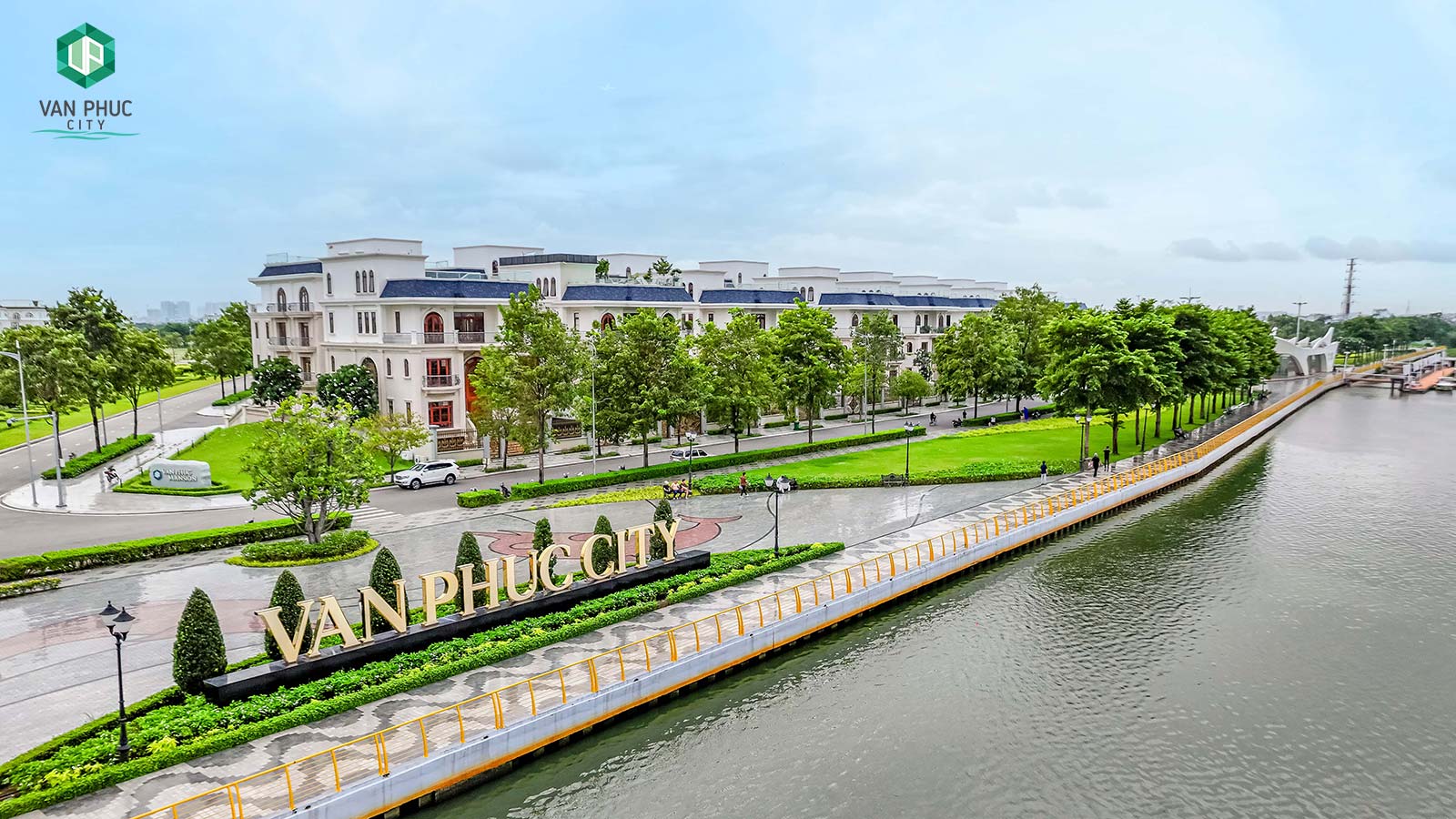 Kênh sông trăng tại Van Phuc City