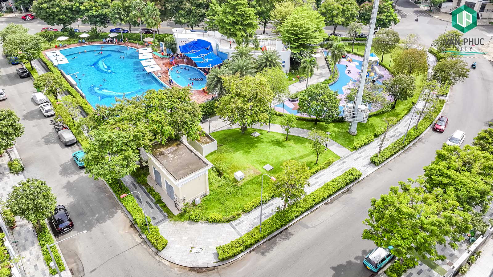 Kênh sông trăng tại Van Phuc City